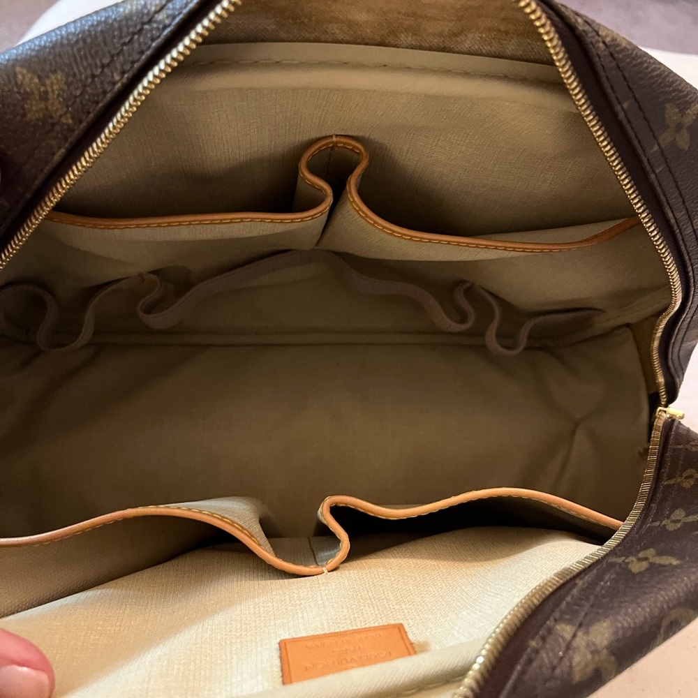 Louis Vuitton Monogram Handbag - Picture 3 of 8